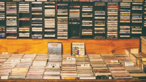 Korsan CD Satma: Sinema Filmi ve Müzik CD/DVD’lerinin İzinsiz Çoğaltılması ve Bandrolsüz Olarak Satılması - Kayseri Ceza Avukatı - Kayseri Ağır Ceza Avukatı - Zülküf Arslan Hukuk Bürosu 0352 222 1661